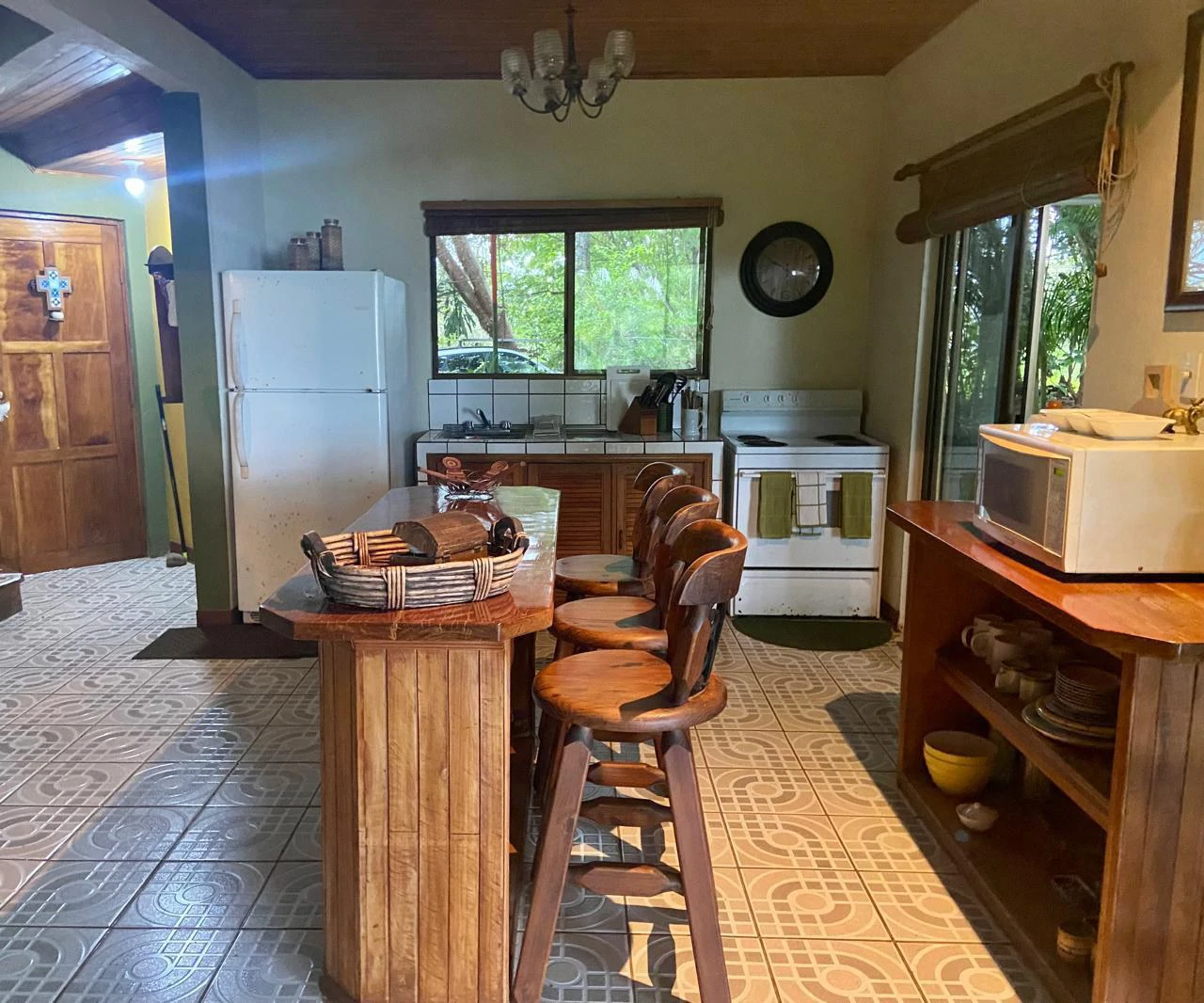 Estate in Esparza with 3 Homes, Pool & Tourism Potential – Perfect for Investment or Vacation Living! - Gallery image 13