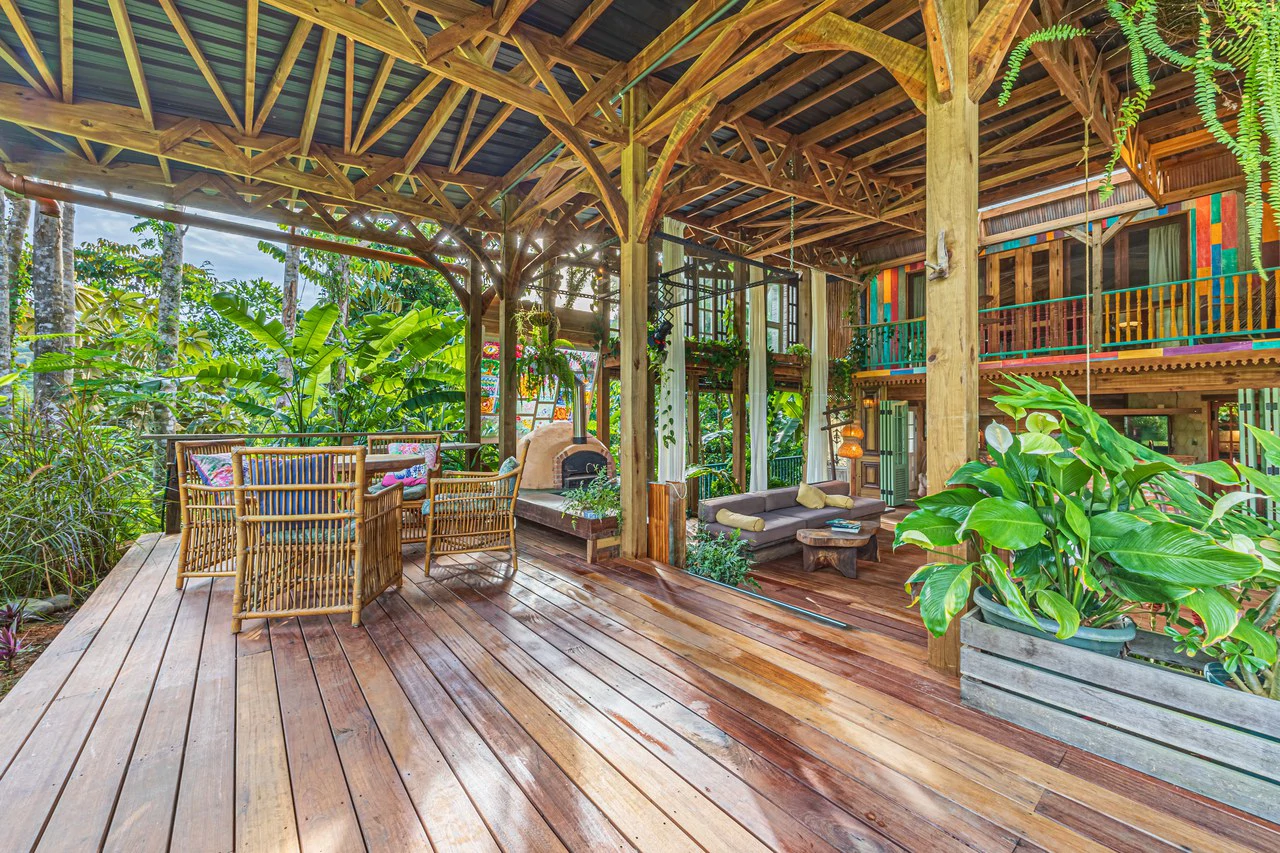 2.56 ACRES – 3 Bedroom Artistic Architectural Masterpiece, Recording Studio, Ocean View, Pool, 1 Bedroom Guest House!!! - Gallery image 16