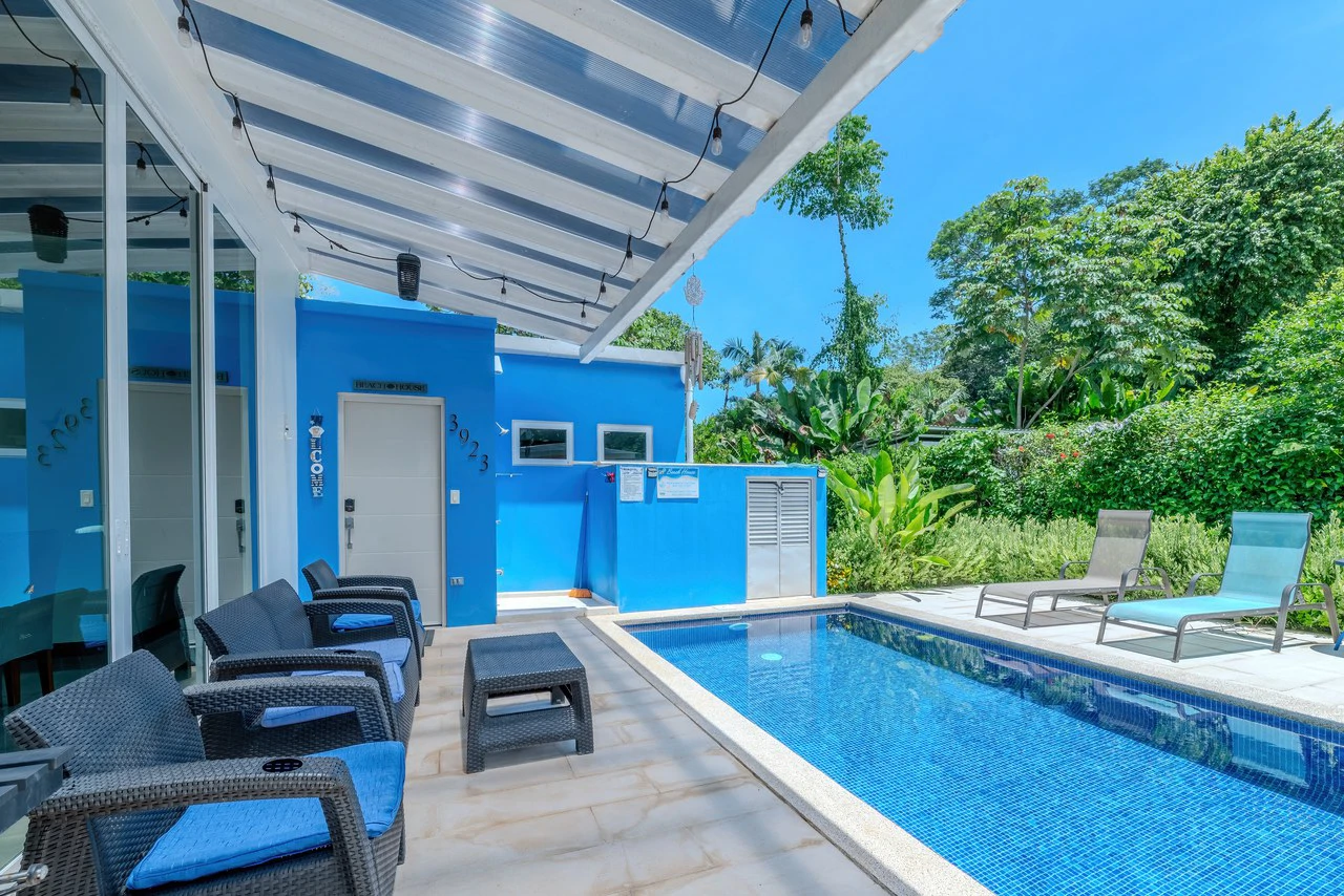 Playa Chamán Beach: Home for Sale – 3 Br, Pool, Walk to the Beach