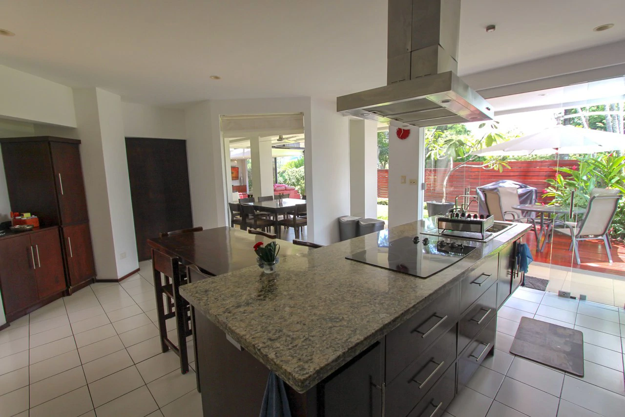 Modern Golf Course Haven: Spectacular Home in Valle del Sol, Santa Ana - Gallery image 8