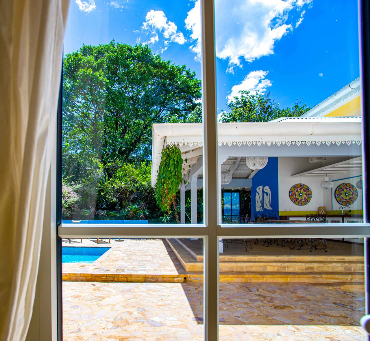 LUXURY PROPERTY HOUSE AND 5 APARTMENT SANTA ANA: Incredible property to live or invest. Ideal for single space. . This beautiful property measures 4857 m2 of lot with a street front of 23m2 and 432 m2 - Gallery image 7