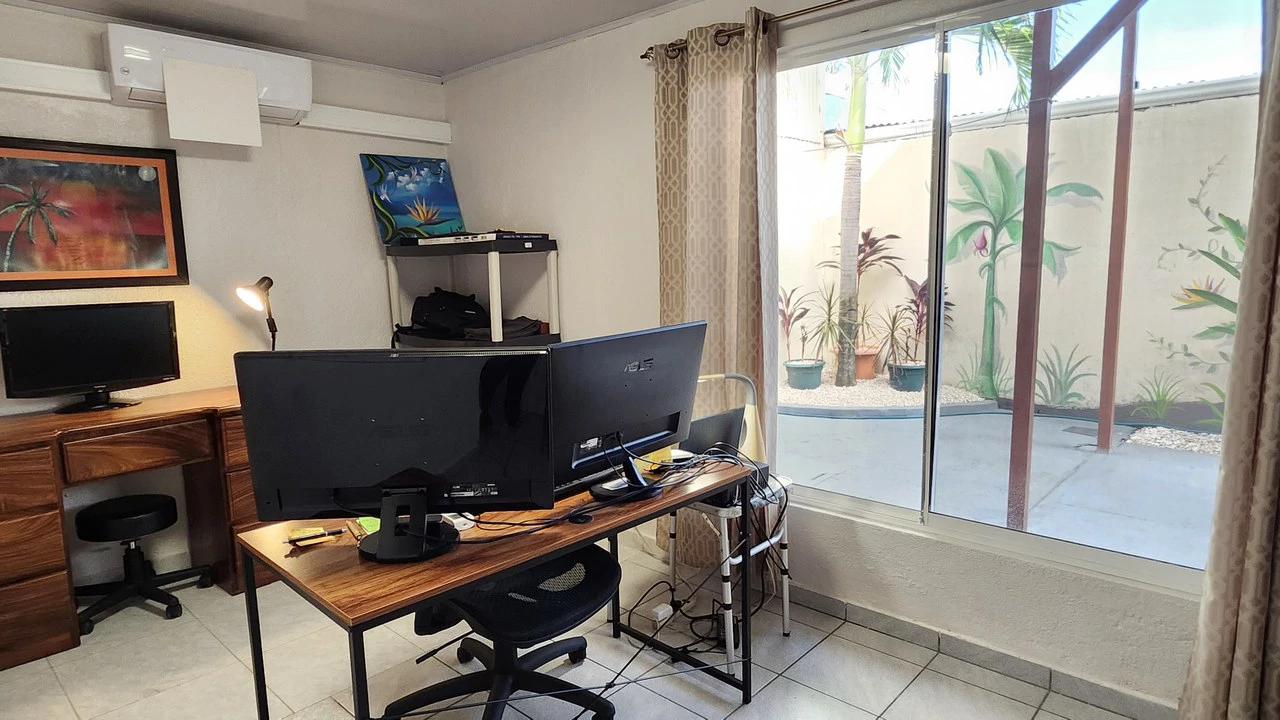 Artistic in Jaco- Quiet and Private 4br/2ba: Walk to the beach, stores, restaurants and the famous Jaco nightlife! - photo 14