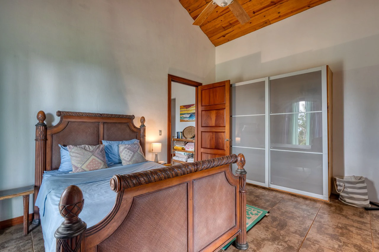5 Bedroom Mountain Retreat Minutes from the Beach Platanillo Costa Rica - Gallery image 26