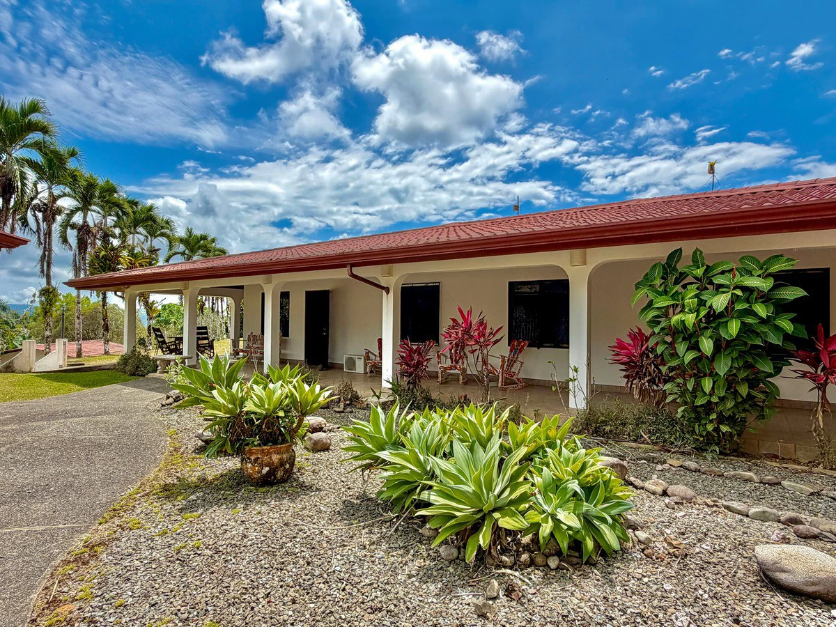 3.64 ACRES - 3 Bedroom Home With Expansive Ocean Views, Multiple Areas to Build, Public Road With Commercial Potential, 10min to the Beach!!