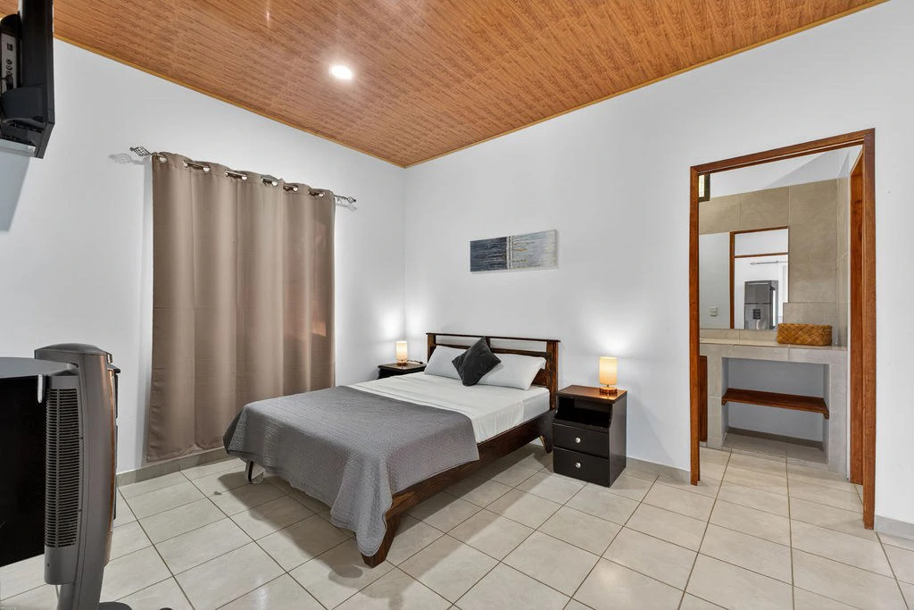 Villa Los Monos: High-Income 9-Unit Rental Property Near Playa Grande - Gallery image 35