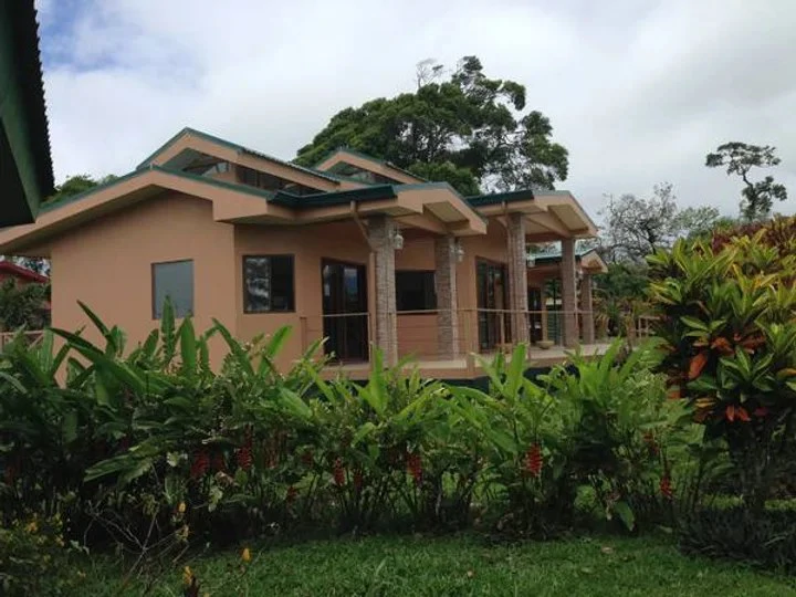 Retire With Peace of Mind: Luxury Home in Gated Community - Gallery image 5