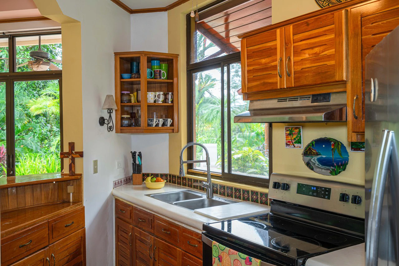 Stunning Tropical Home in Gated community with Hundreds of fruit trees: Mountain House For Sale in Naranjito - Gallery image 31