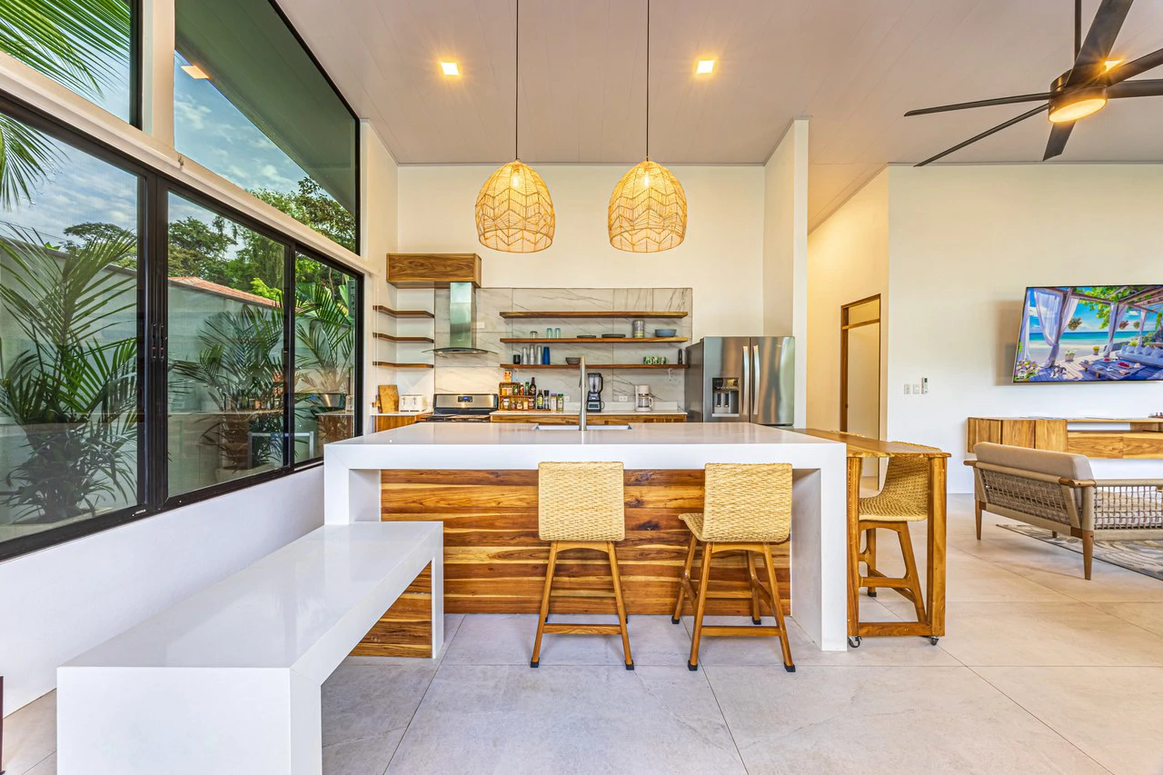 Elegant Tropical Home | 5 Minutes from Marino National Park: Near the Coast House For Sale in Bahía Ballena - Gallery image 12