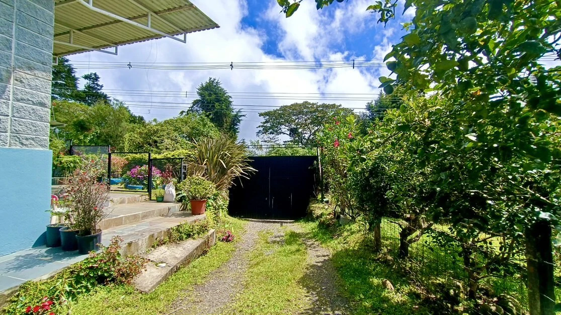House for sale in Costa Rica: Unique Industrial style house for sale in San Isidro Heredia - Gallery image 3
