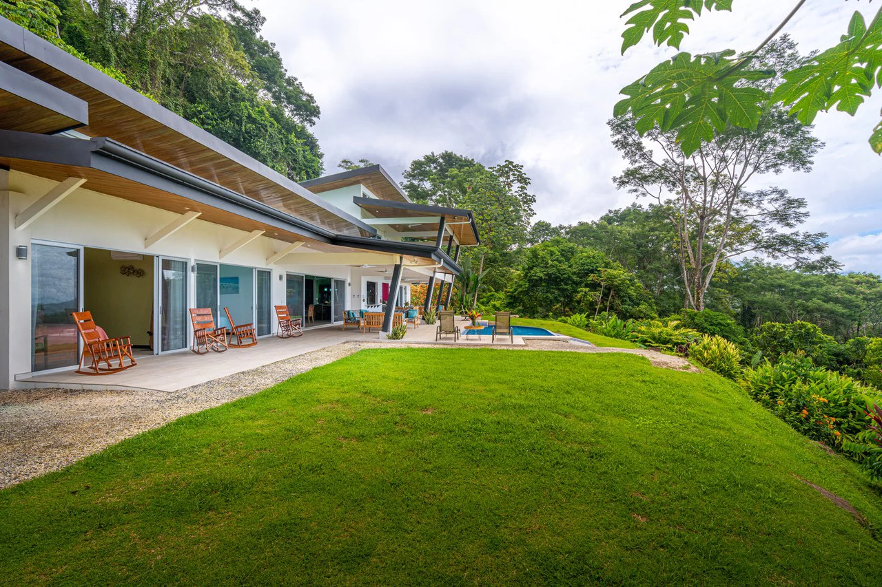 Luxury Ocean View Retreat Overlooking the Whale’s Tail – Proven Rental in Gated Enclave - Gallery image 10