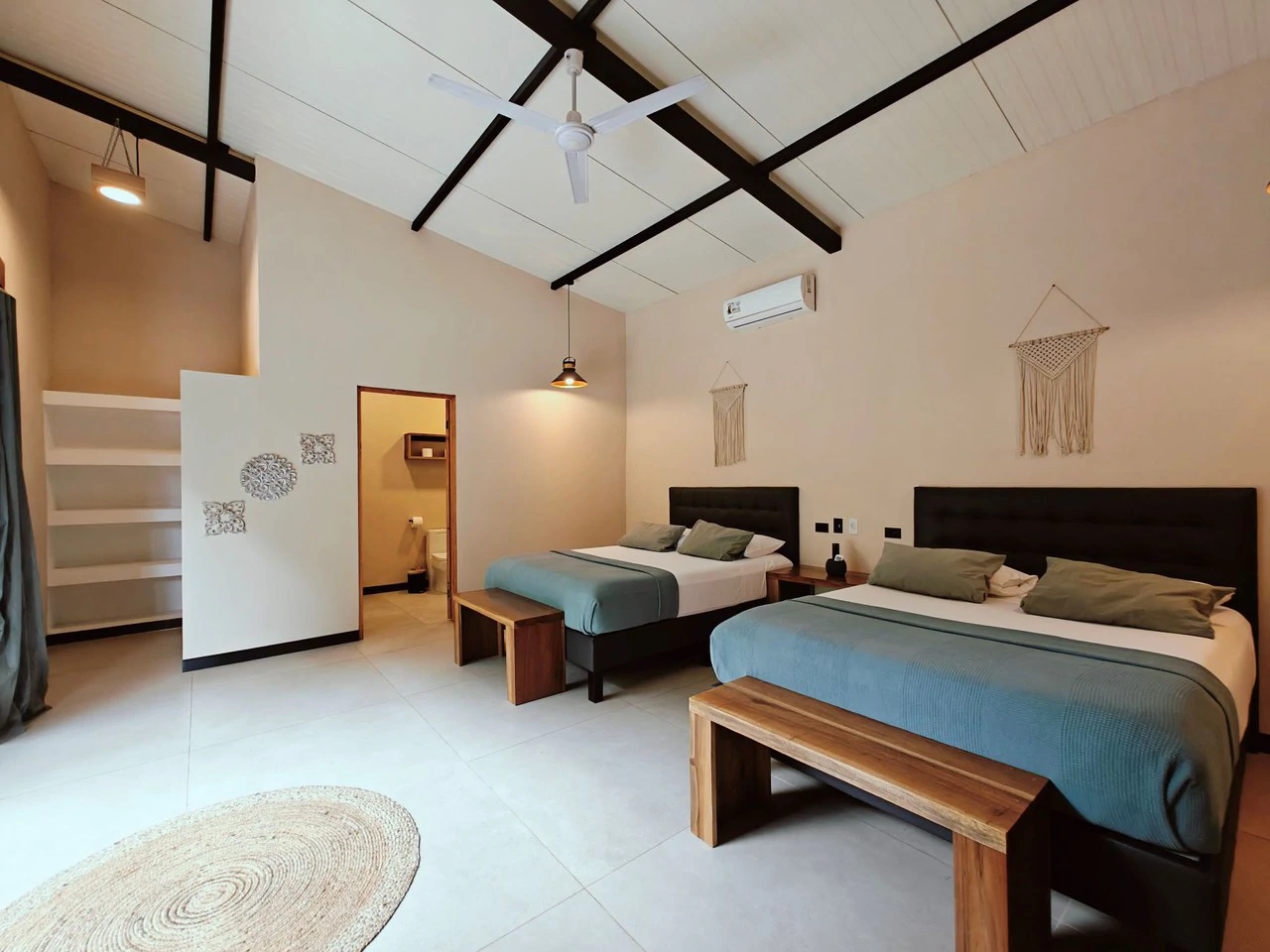 ID 751: Turn-Key Villa with Proven Income Near Cahuita National Park – Main House, Casita, and Stunning Pool on Over Half an Acre - Gallery image 16