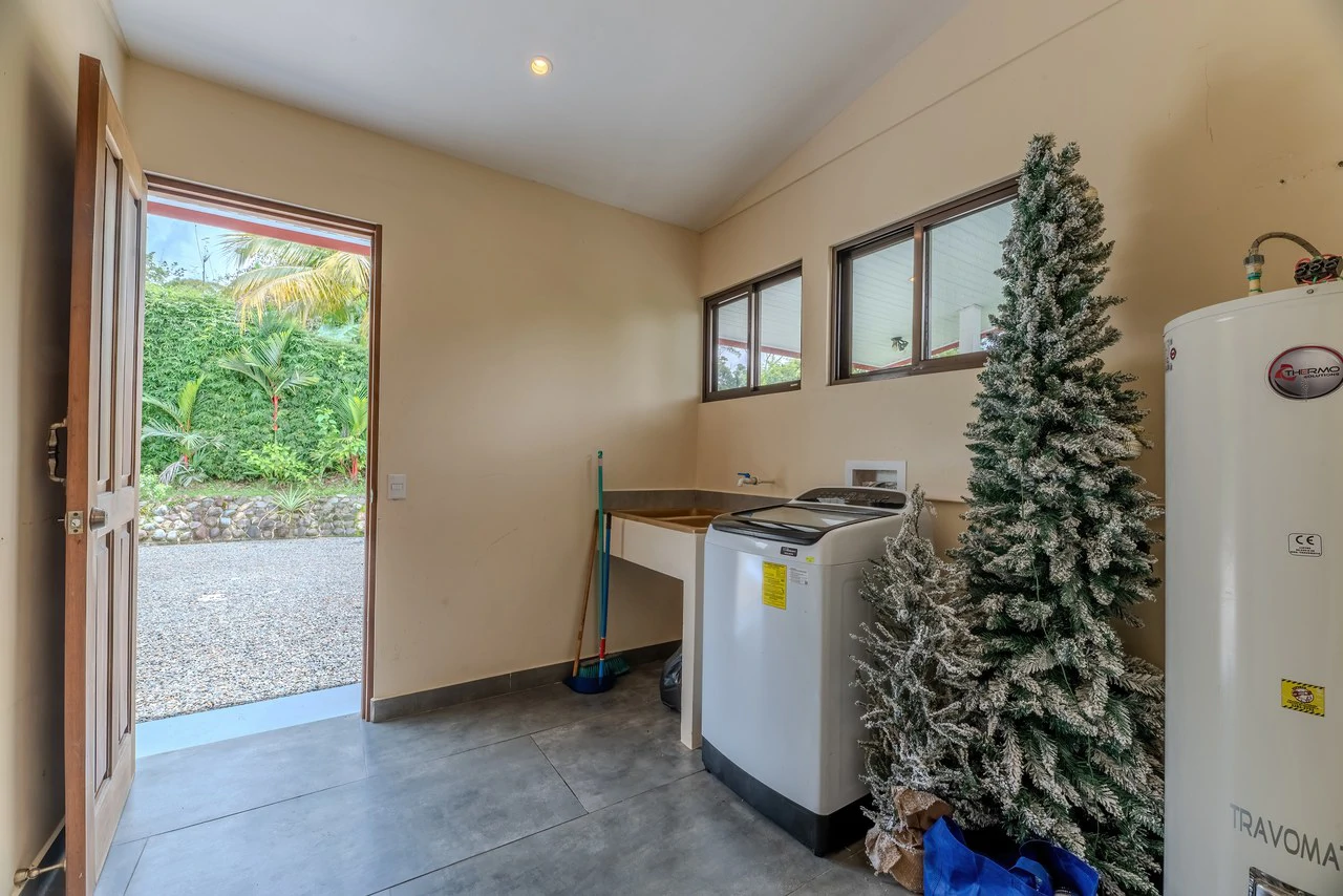 Casa Blanca: Ocean & Mountain View Home in Platanillo - Gallery image 23