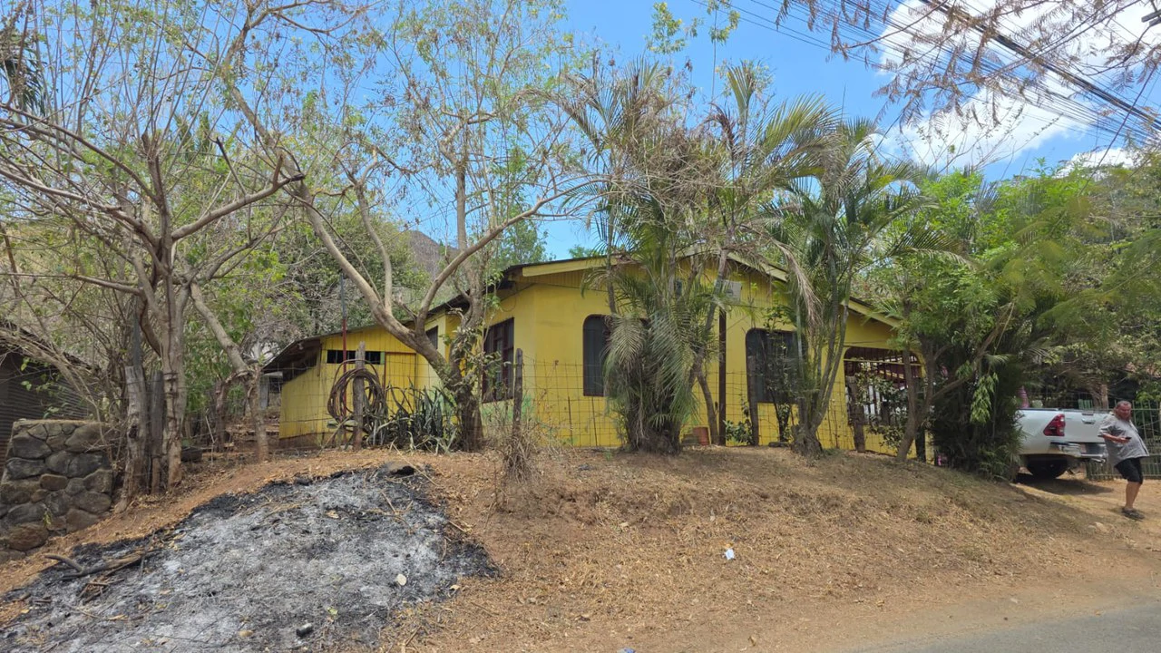 Typical Tico House for sale, 3-bedroom homestead in a prime location in Playas del Coco, on the main road to Ocotal - Gallery image 8