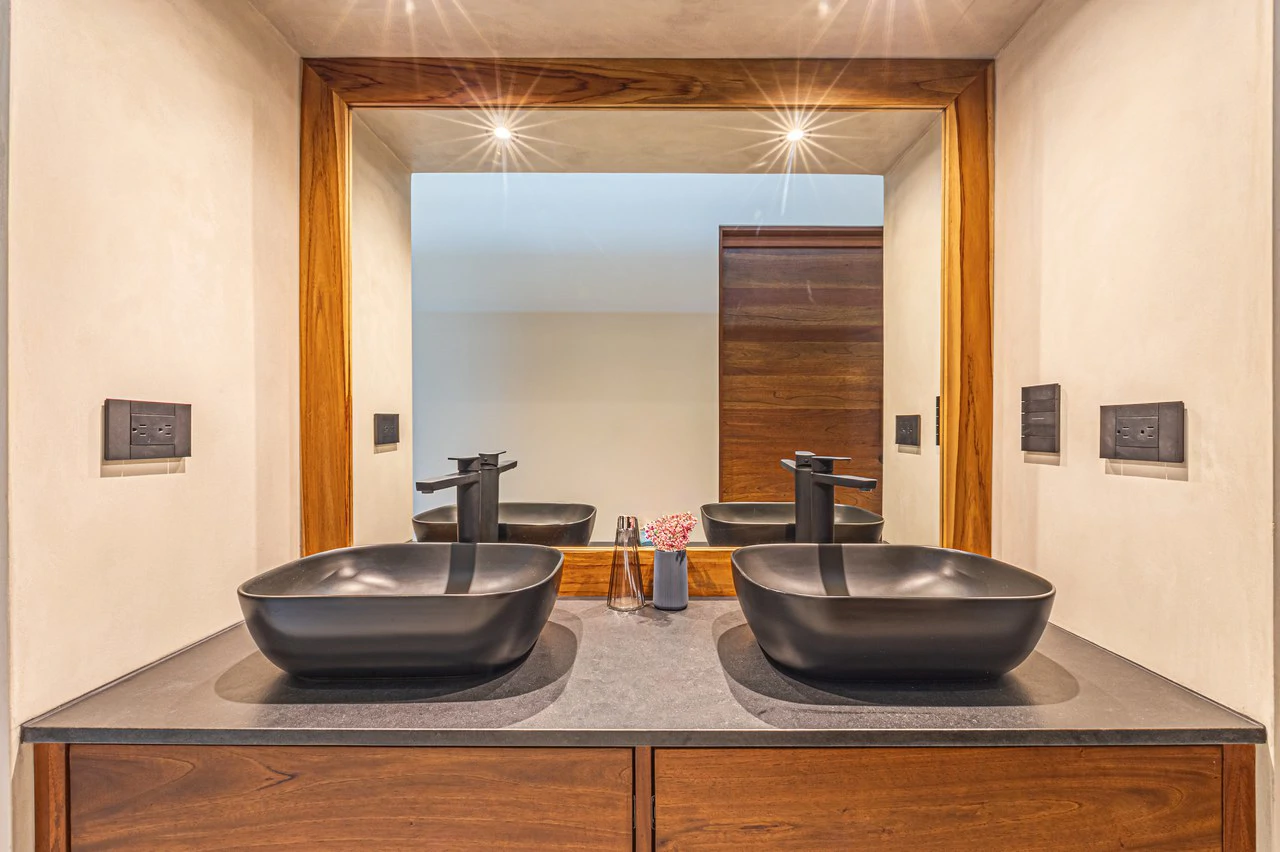 Casa Koules: Architectural 5-Bedroom Oceanview Estate in Prestigious Costa Verde Estates - Gallery image 8