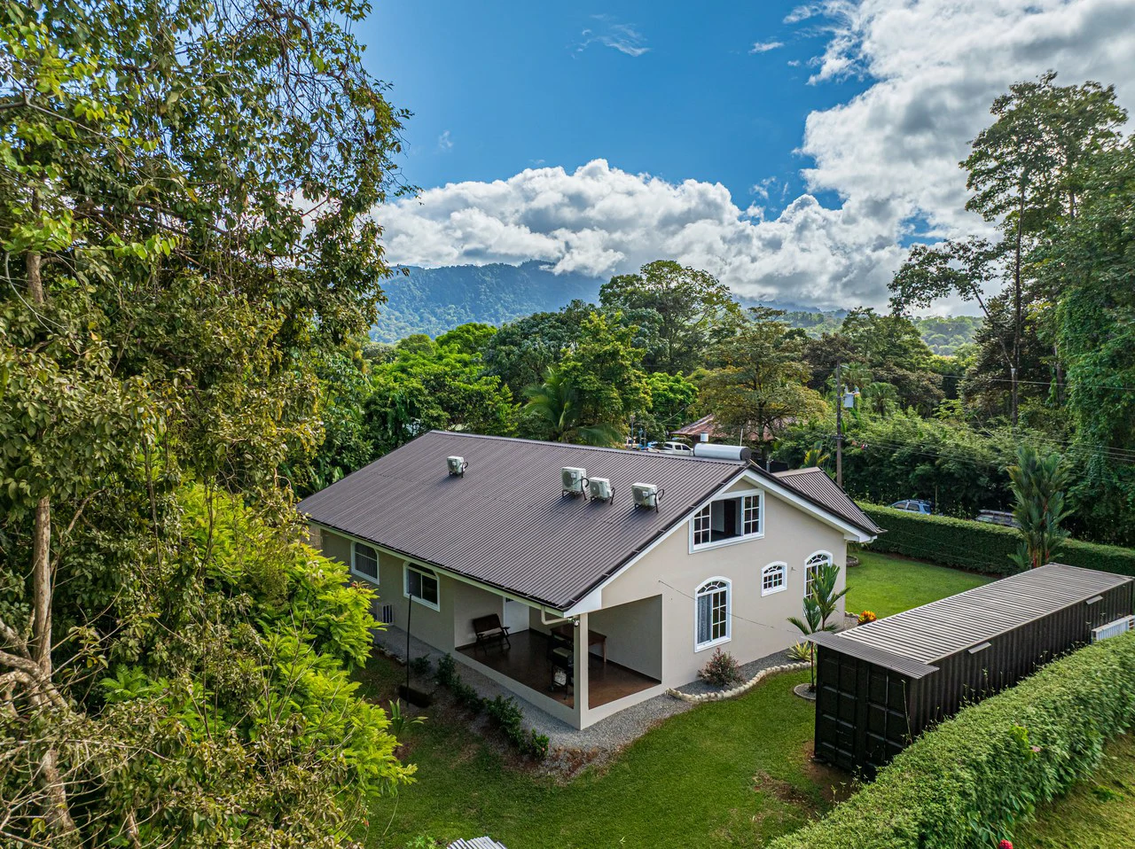 Exceptional 5-Bedroom Residence on Los Laureles Street – Prime Location & Versatile Layout - Gallery image 35