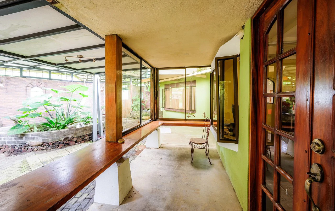 Five Corners Business Hub: Prime location on the main road surrounding Lake Arenal.. Commercial Potential ! - Gallery image 22