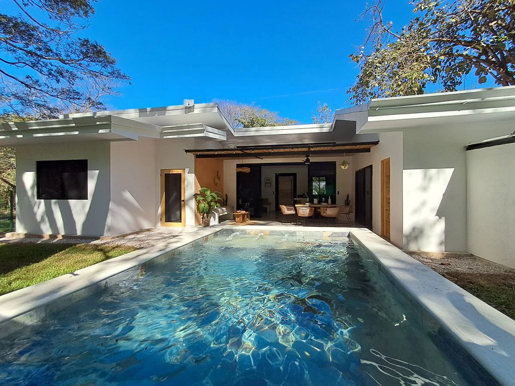 Casa Abana: Newly Built Home with Private Pool Just 10 Minutes from Sámara