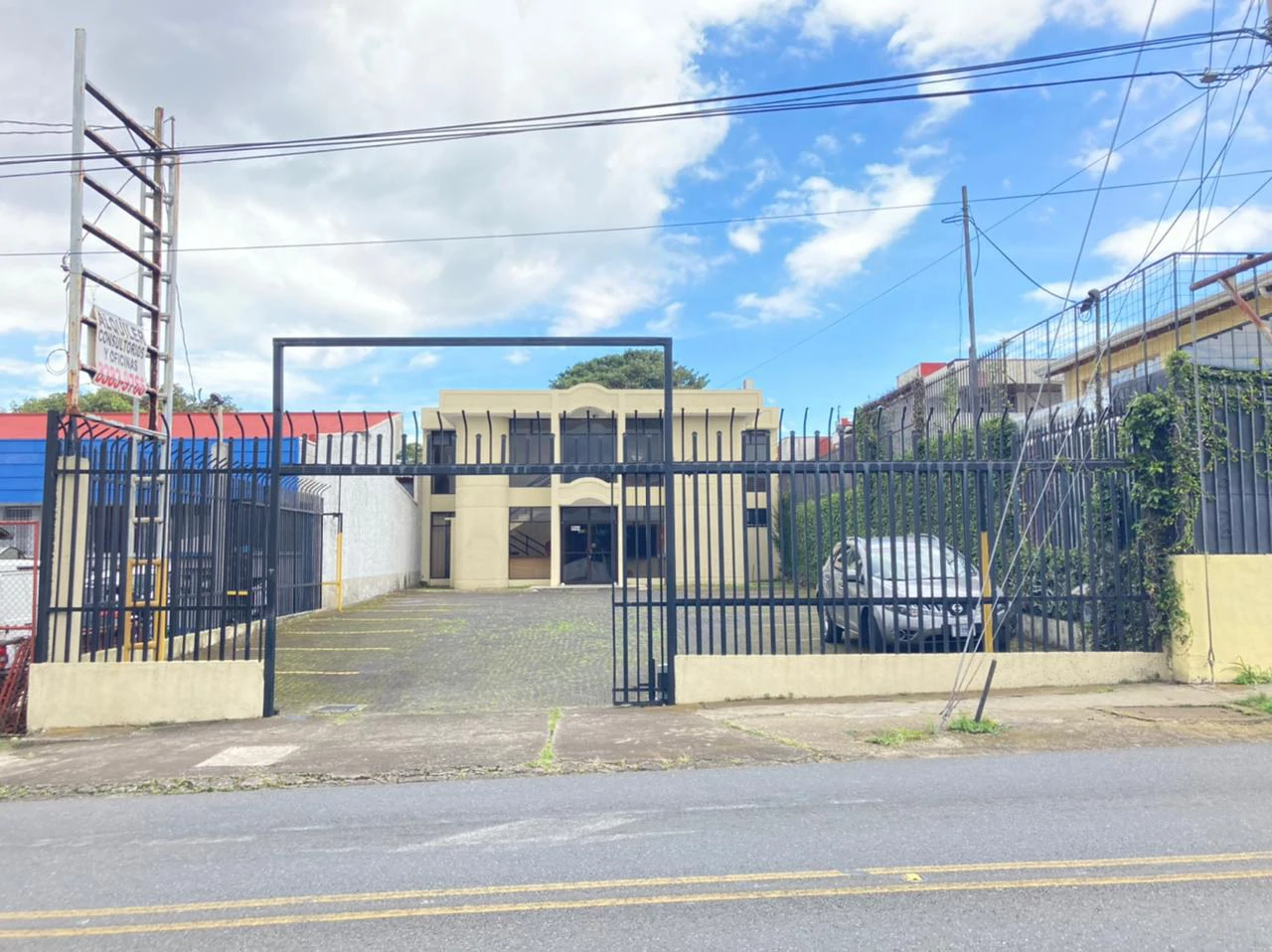Building for Sale in High Traffic Street Moravia San Jose Costa Rica