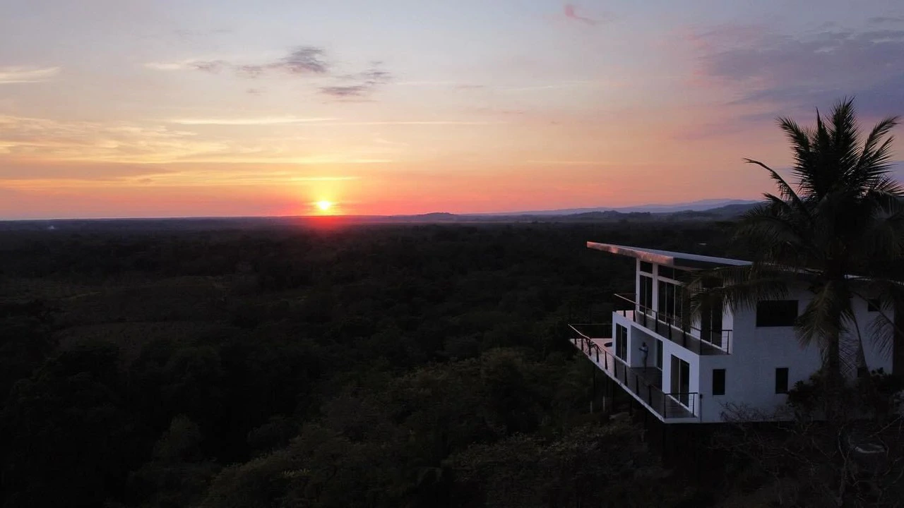 Casa Sol: Exceptionally Private Home with Panoramic Ocean, Mountain & Sunset Views - Gallery image 39