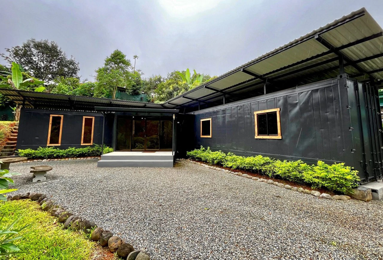 0.19 ACRES – 3 Bedroom Container Homes With Additional Building Lot,15min to Dominical and Beaches!! - Gallery image 19