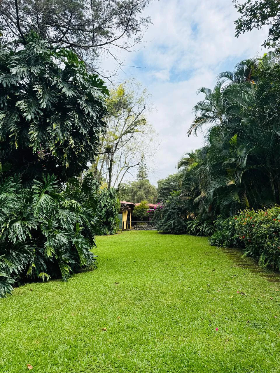 Detached single-family home for sale Costa Rica Escazu with big garden - Gallery image 28