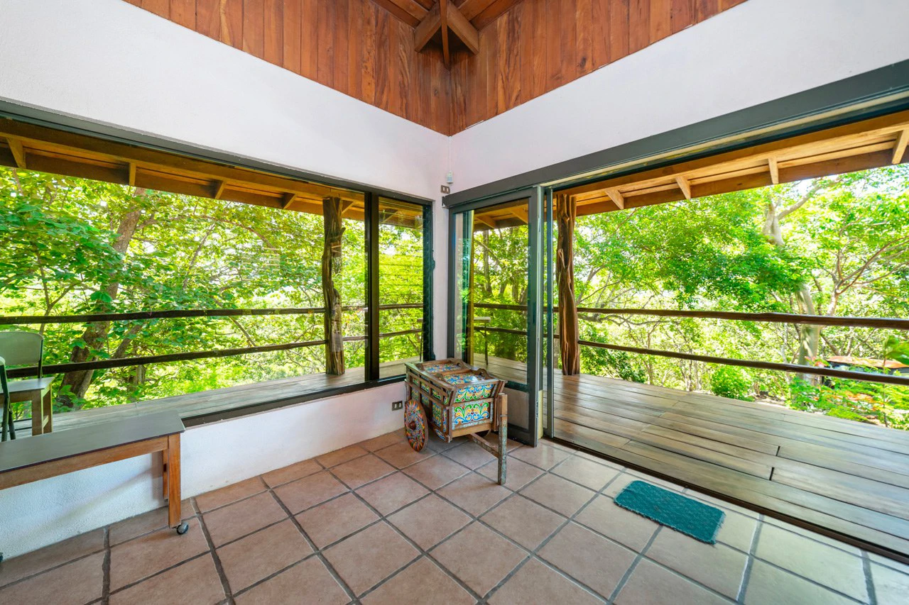 Picturesque Valley View Farm: 14 Acres, Home, Stables and More - Gallery image 14
