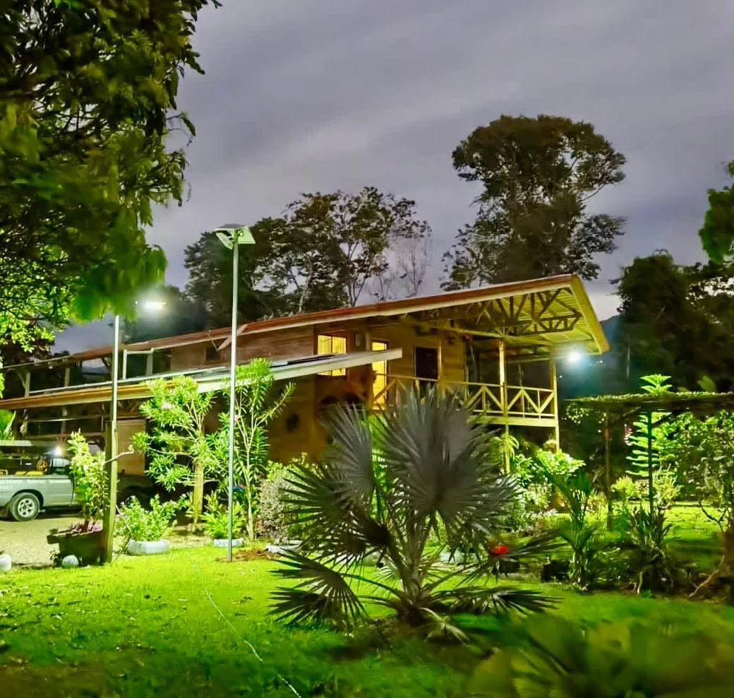 Charming Country Farmhouse with Profitable Ornamental Plant Farm: Great location near La Fortuna and Ciudad Quesada