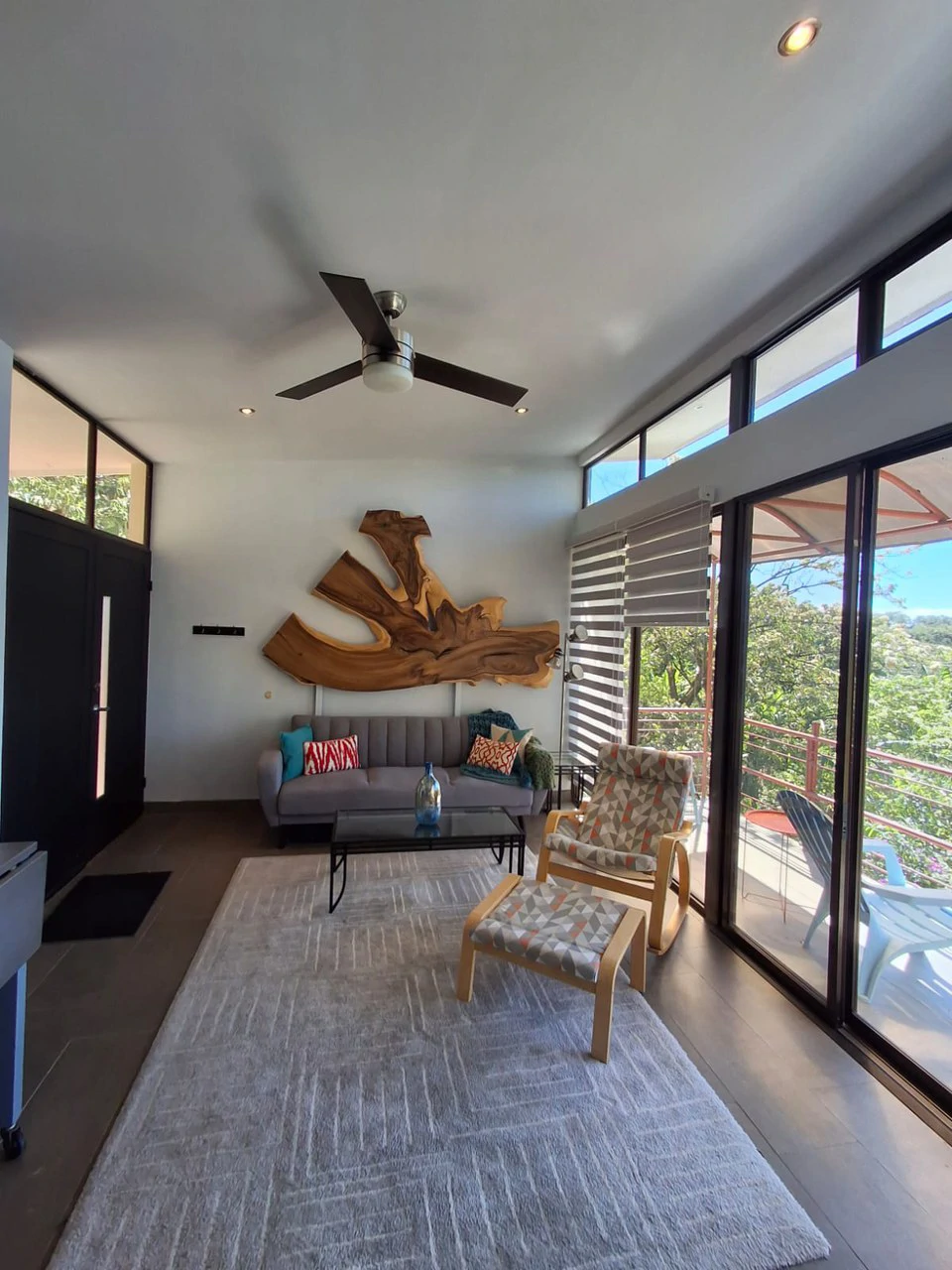 Private Paradise: Luxury home and Guest home on large private lot! - Gallery image 14