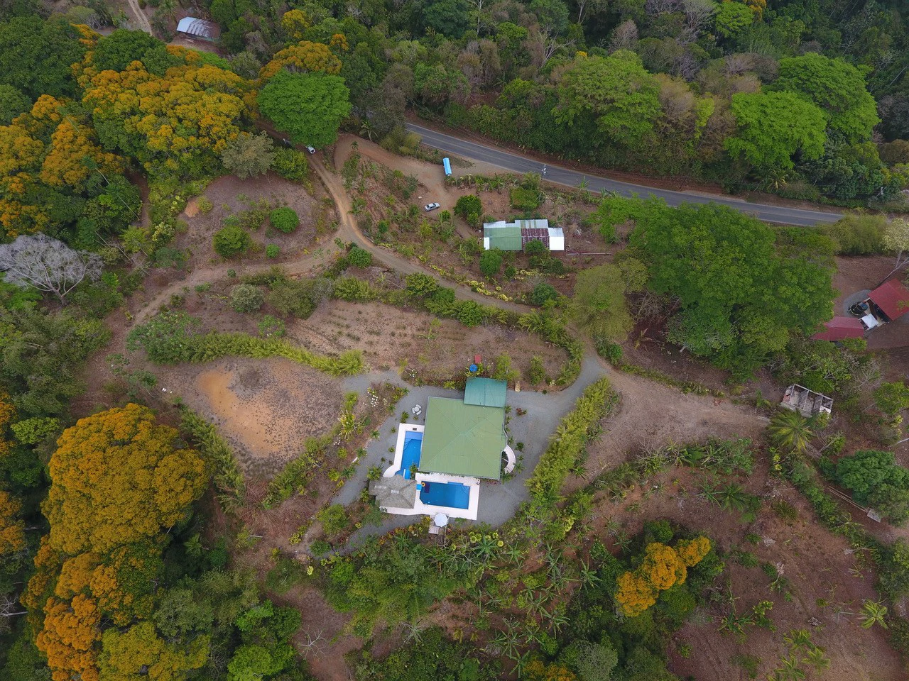 2.7 ACRES – 3 Bedroom Home With Great Mountain View, 2 Pools With Waterslide, 2 Wheel Drive Access!!! - Gallery image 24