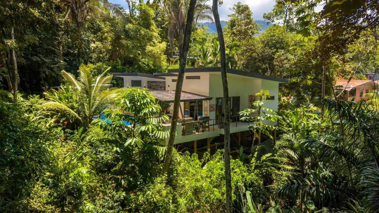 Charming 2 Bedroom Home + Studio located in heart of Uvita - photo 30