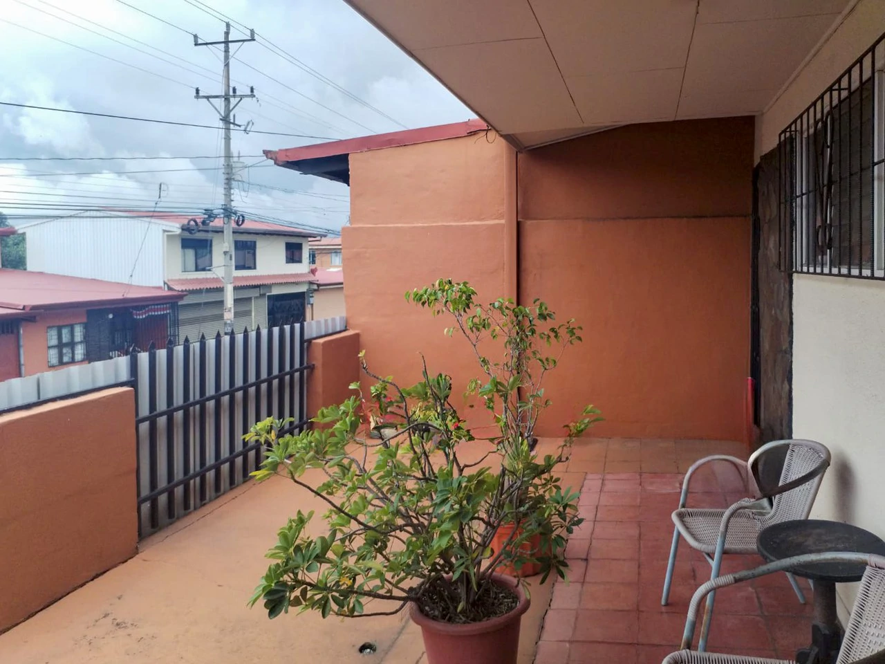 House for Sale in Grecia: Prime Location Near Central Market, Ideal for Living or Investment - Gallery image 3