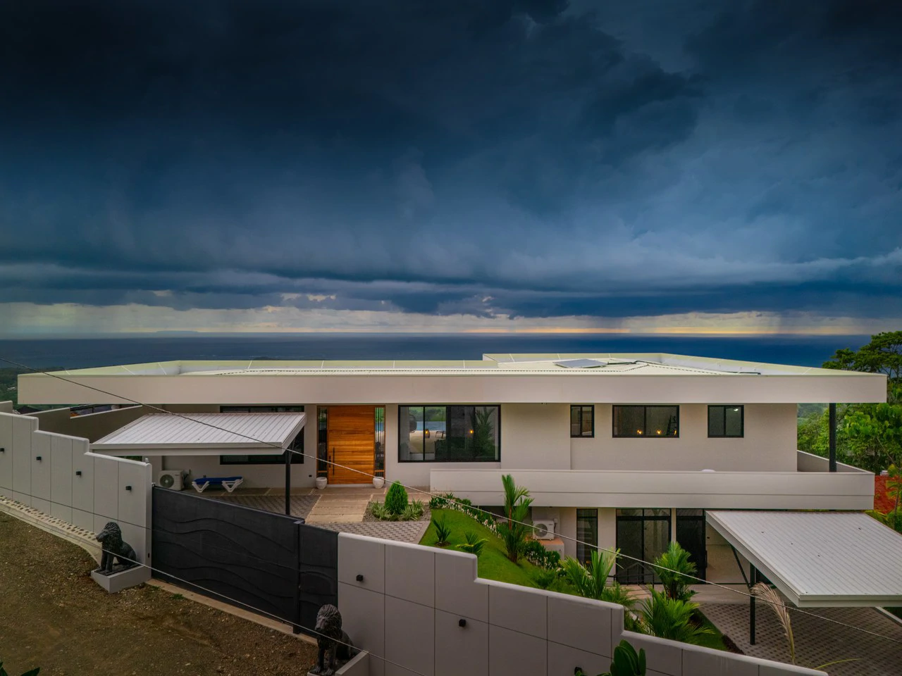 Lion's Gate Sunset Estate - Gallery image 25
