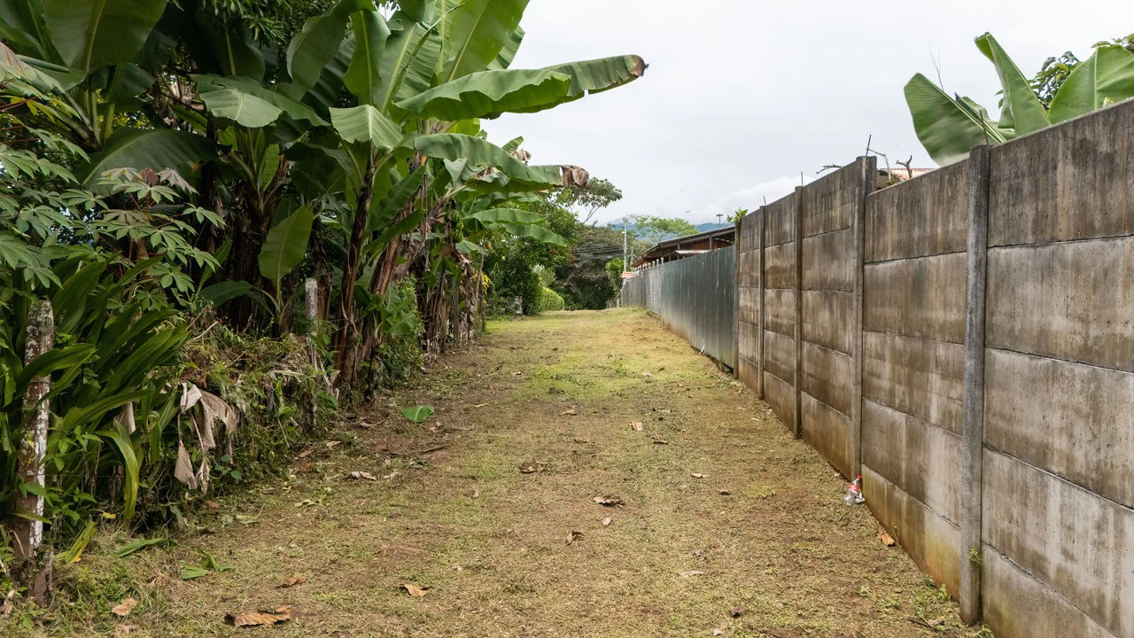 Lot for sale, Located in Barrio La Lucha, Perez Zeledon: Spacious lot for sale in La Lucha Perez Zeledon - Gallery image 5