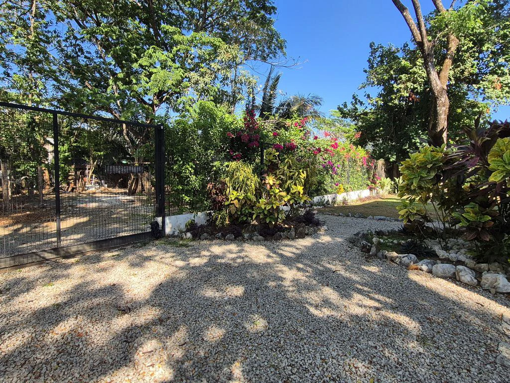 Casa Joya: Turnkey Modern Home with pool – Prime Location & Rental Income - Gallery image 31