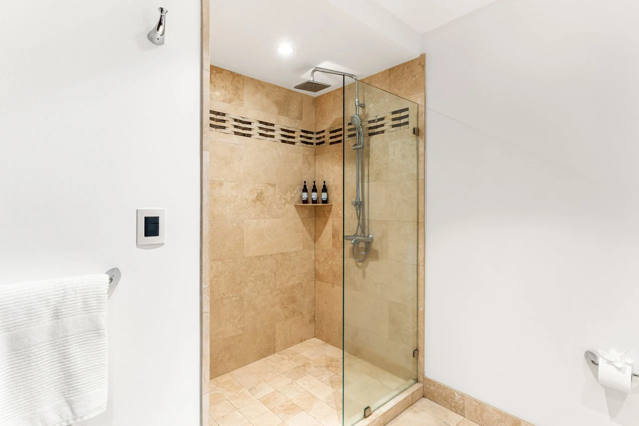360 Splendor del Pacifico #305: Oceanview Perfection – Just Steps from the Infinity Pool - Gallery image 13
