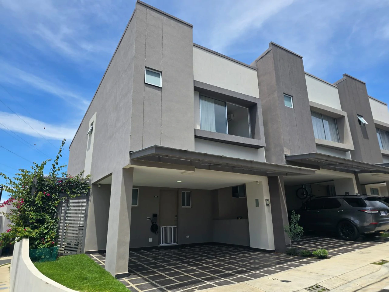 House for sale in Blue Condominium