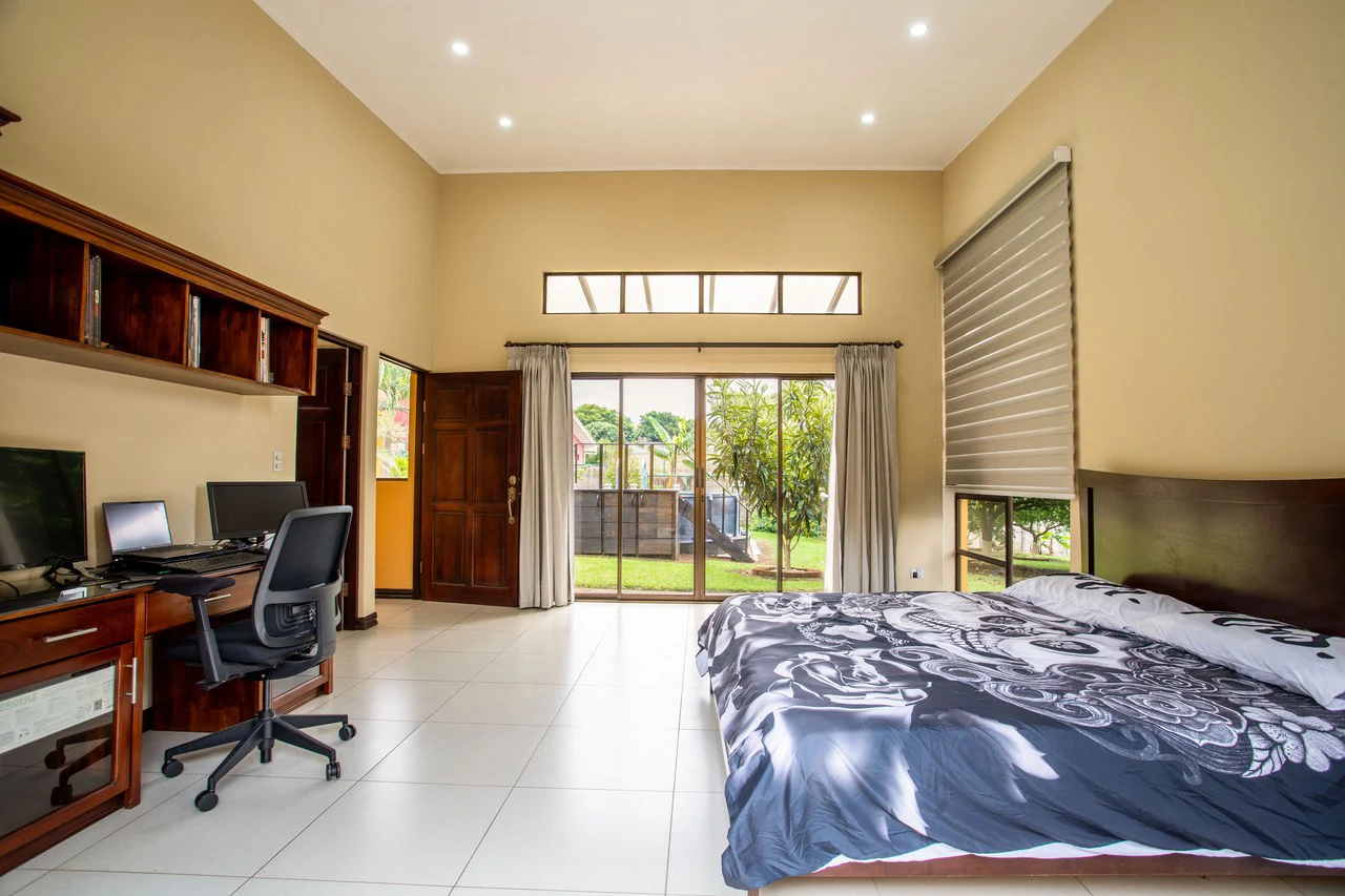 Modern Furnished Home Just 5 Minutes from Downtown Grecia - Gallery image 18