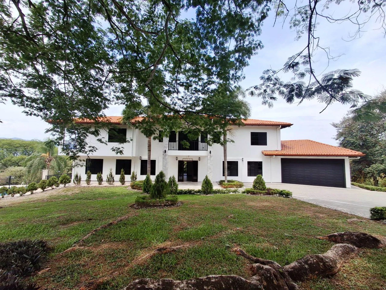 Move - In Ready Mansion: Impressive Luxury Smart Home with Pool - Gallery image 17