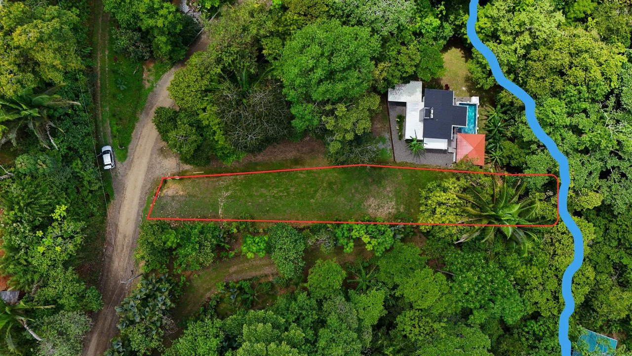 Beautiful Lot Ready to Built in Playa Hermosa, Osa with a Creek