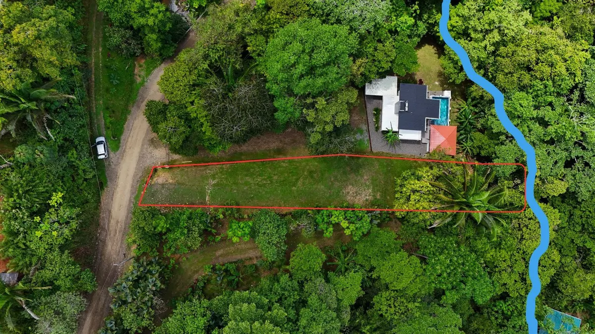 Beautiful Lot Ready to Built in Playa Hermosa, Osa with a Creek