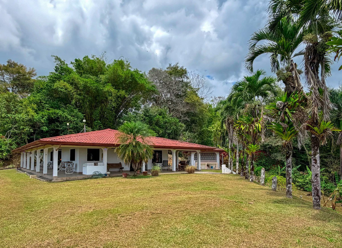 3.64 ACRES - 3 Bedroom Home With Expansive Ocean Views, Multiple Areas to Build, Public Road With Commercial Potential, 10min to the Beach!! - Gallery image 8