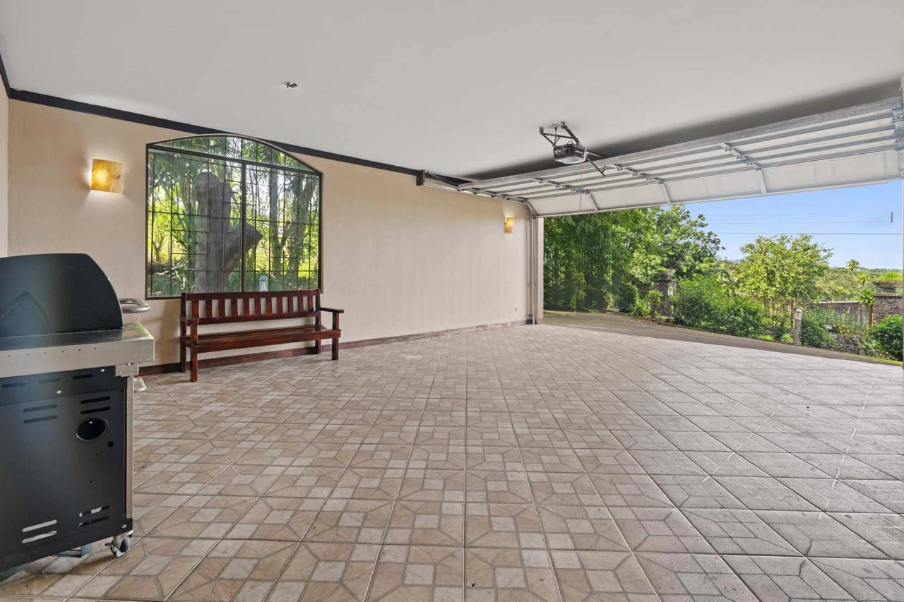 Celebrity Home with Spectacular Views: Seller Financing With 50% Down-Contact Us For More Information - Gallery image 9
