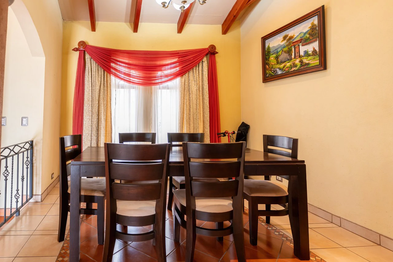 Spacious 5-Bedroom Colonial Home with 4 Bathrooms | La Bonita, Rivas - Gallery image 3