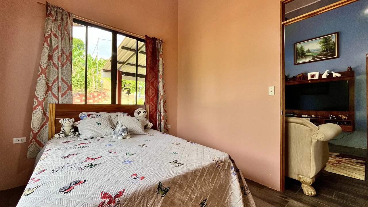 Mountain and Countryside House For Sale in Daniel Flores - Gallery image 22