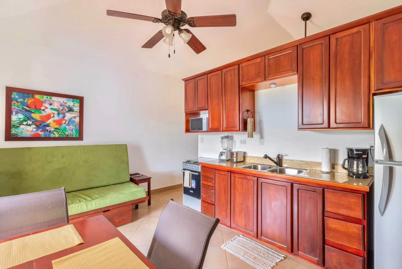 2.8 ACRES – 10 Income Producing Condos with a Pool and Spectacular Ocean and Mountain Views! Gated Community of Cascada Azul, 15min to Dominical Beach!!!: Near the Coast, Mountain and Countryside Apar - Gallery image 9