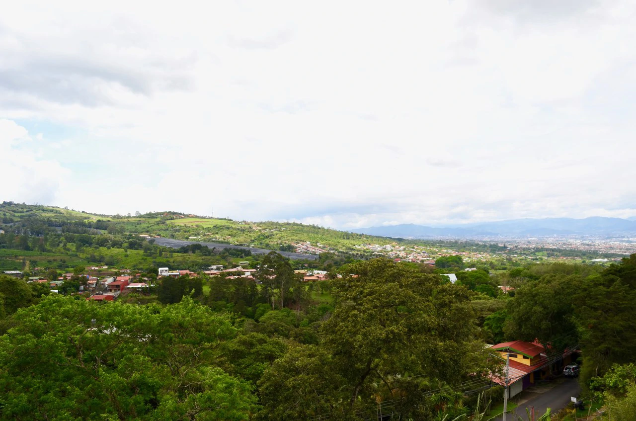 MOUNTAIN PROPERTY WITH VIEW AND 3 HOUSES - Gallery image 28