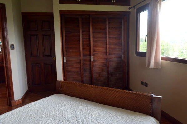 LUXURY ESTATE IN GATED LAKEFRONT COMMUNITY - Gallery image 13