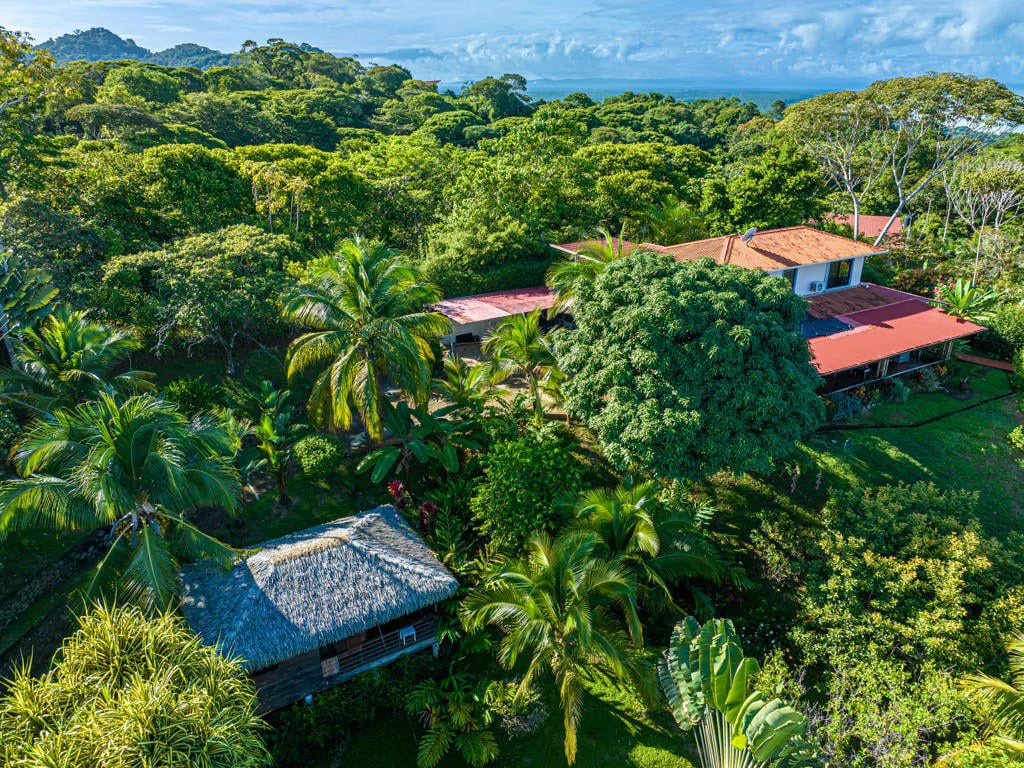 Villa Tres Vistas, a stunning luxury home located on the desirable Calle Perezoso in Ojochal - Gallery image 3
