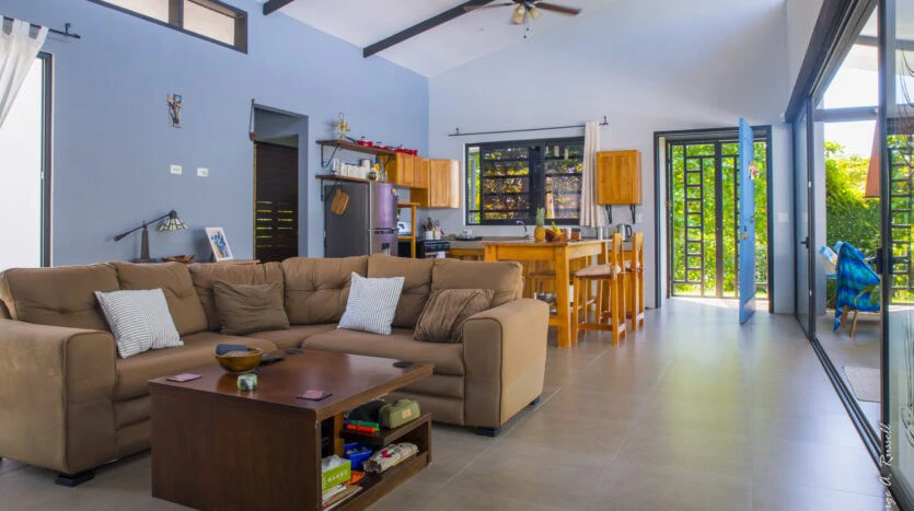 Beautiful Casa Irina, with pool and large yard: Close to the beach in tranquil Monterrey!