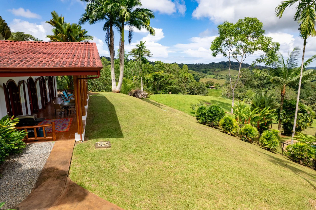 5 Bedroom Mountain Retreat Minutes from the Beach Platanillo Costa Rica - Gallery image 41